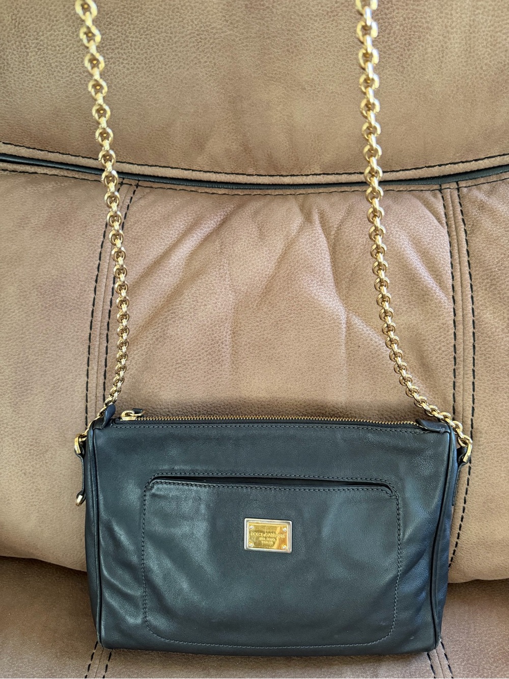 Dolce & Gabbana Black Leather Crossbody with Gold Chain and Plaque - Picture 4 of 15